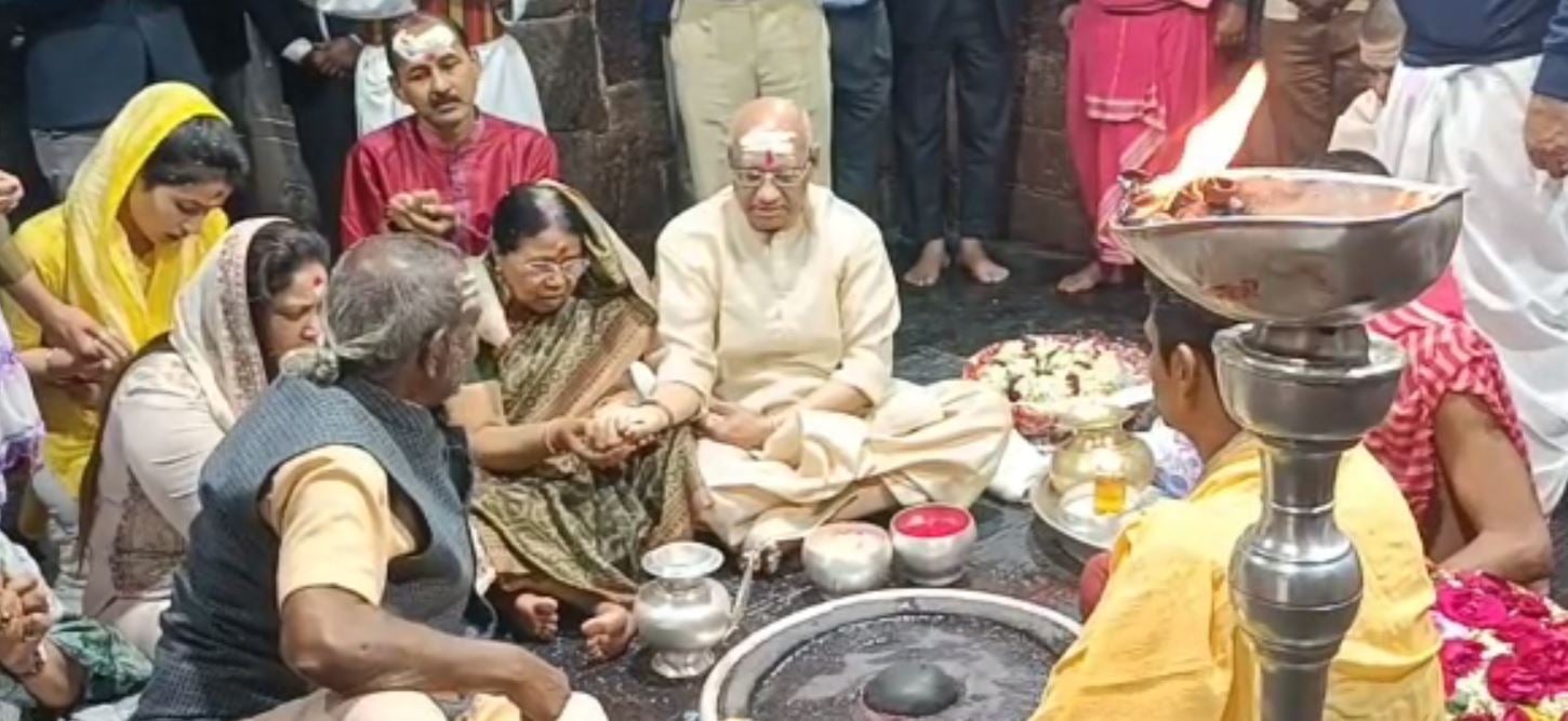 झारखंड से विदाई के पहले बासुकीनाथ में पूजा-अर्चना करने पहुंचे राज्यपाल रमेश बैस, महाशिवरात्रि के दिन महाराष्ट्र के राज्यपाल के रूप में लेंगे शपथ
