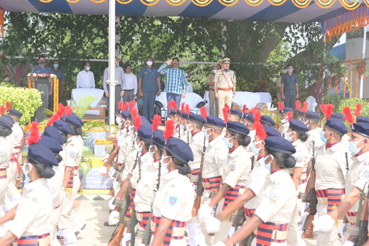 ट्रेनी डीएसपी से बोले सीएम, बरकरार रखिएगा वर्दी का सम्मान