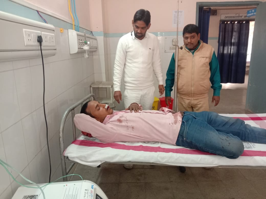 बीच सड़क आर्केस्ट्रा नर्तकियों ने की मारपीट, चली गोली, प्रत्यक्षदर्शी हुआ घायल