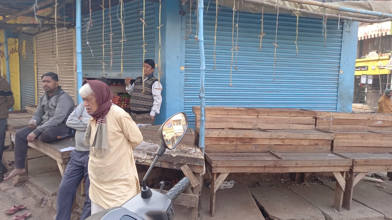 दुमका : शहर की तमाम खाद्यान्न सामग्री की दुकानें बंद ! व्यवसायियों का फैसला अनिश्चितकालीन तक बंद रहेंगी मंडी और बाजार