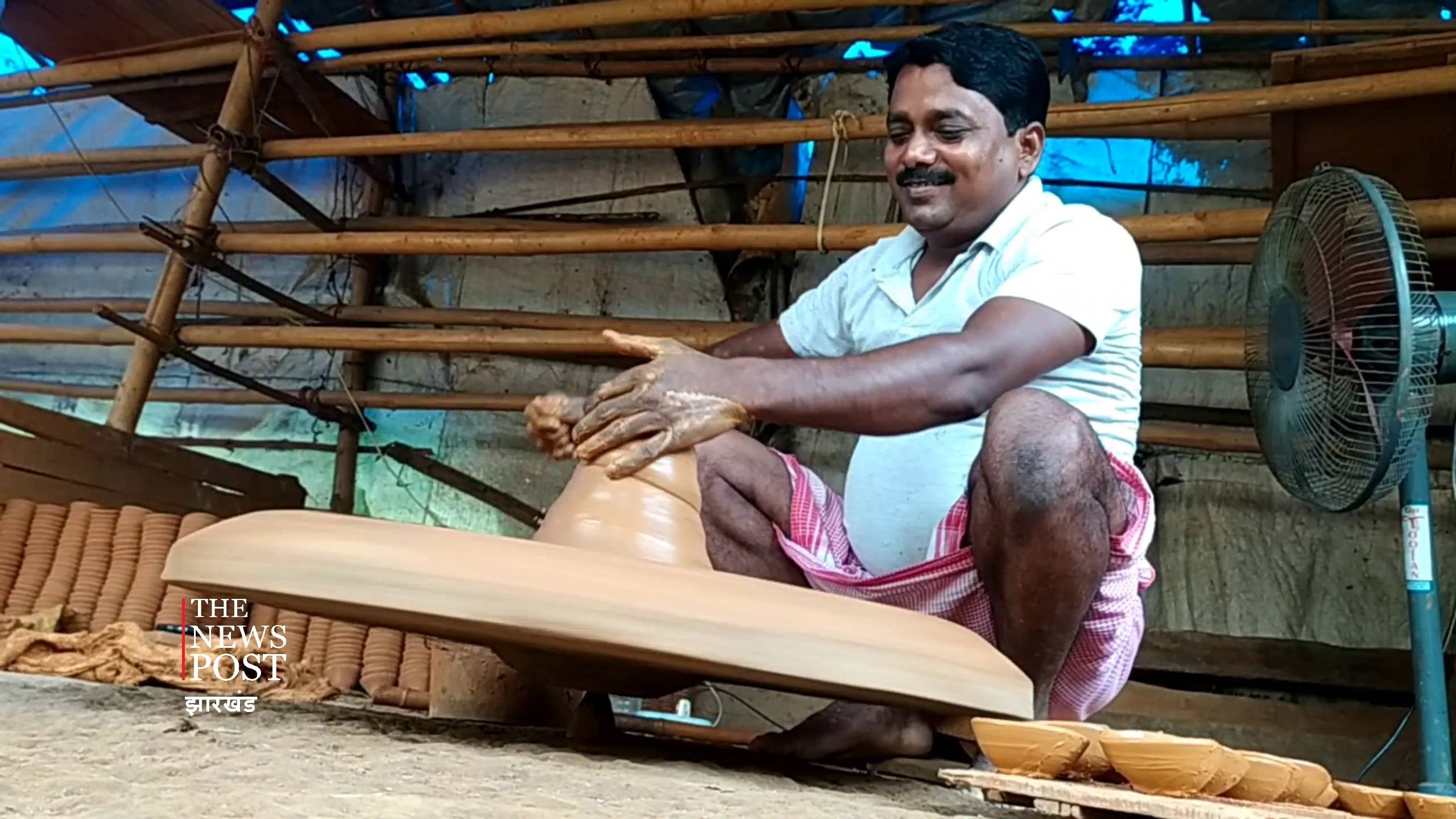 धीमी हुई चाक की रफ्तार, पर उम्मीदों की लौ अब तक बरकरार