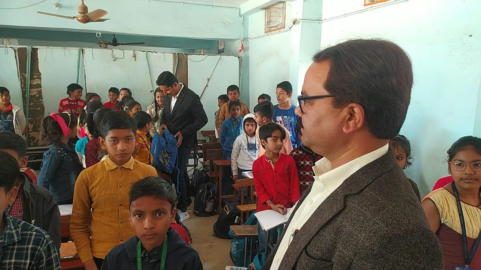 दुमका: राष्ट्रीय बाल अधिकार संरक्षण आयोग ने नशे के विरुद्ध शुरू किया अभियान, कई विद्यालयों का किया औचक निरीक्षण