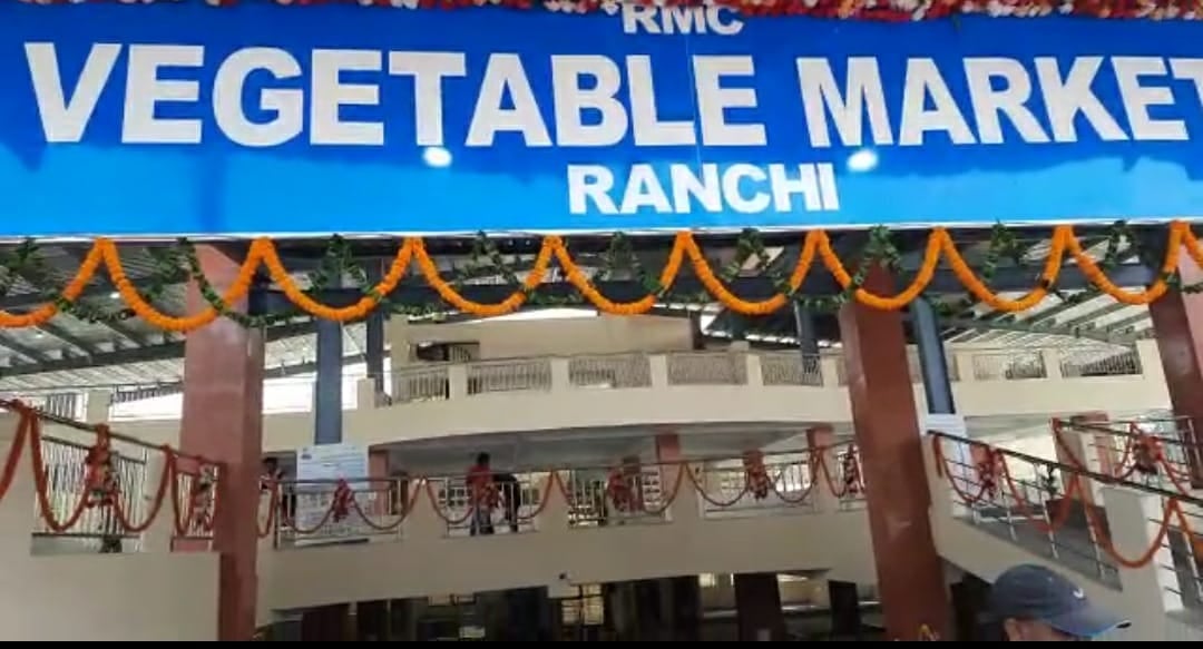 नागा बाबा खटाल के सब्जी विक्रेता पहुंचे नगर निगम, जानिए क्या है शिकायत