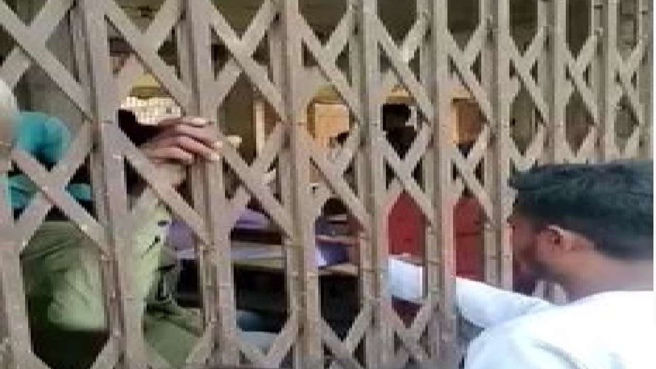 समस्तीपुर : मैट्रिक परीक्षा के दौरान मोबाइल लेकर चीटिंग कराने पहुंचे परिजन, वीडियो वायरल