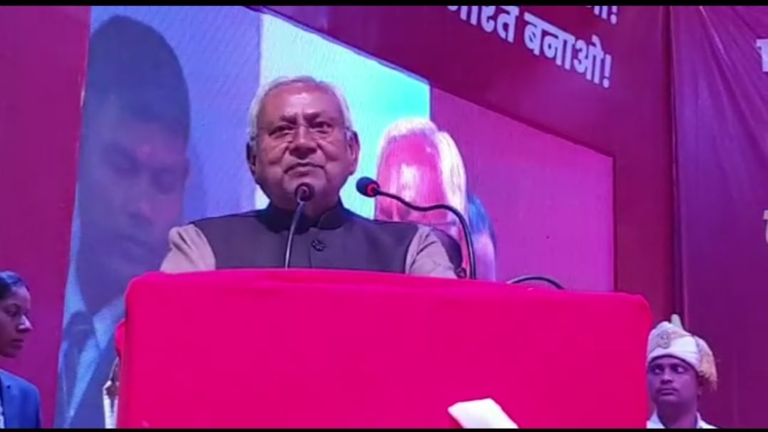 लाल झंडे के बीच नीतीश की हुंकार, साथ मिलकर लड़े तो भाजपा नहीं कर पायेगी 100 पार, इधर तेजस्वी ने उठायी क्षेत्रीय दलों को ड्राइविंग सीट पर बिठाने की मांग, क्या है इसके मायने