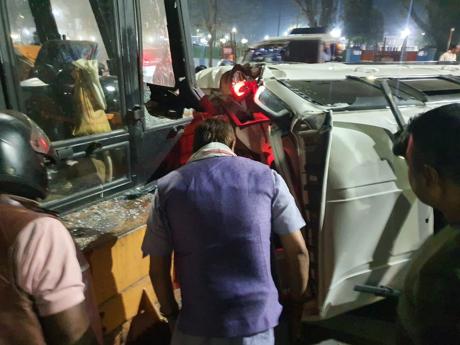 अनियंत्रित होकर पलटी कार, उलटाते-पुलटाते हुए काफी दूर तक गई, जानिए फिर हुआ क्या