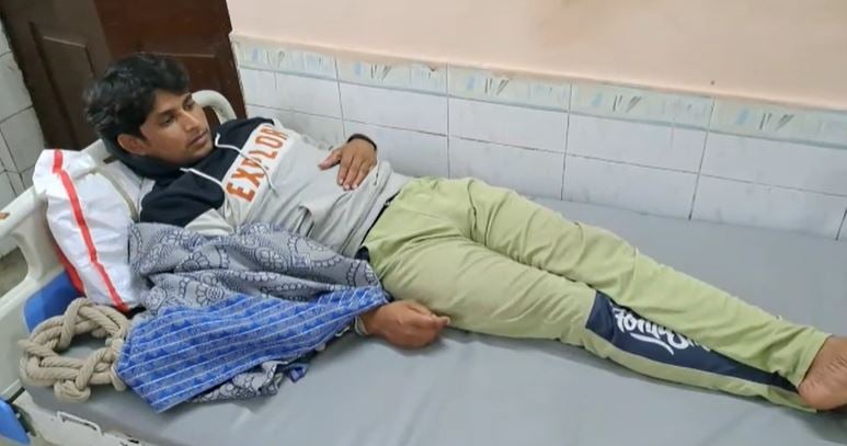 पकड़े जाने के डर से कैदी ने निगल लिया मोबाइल, पेट में दर्द के बाद मामला आया सामने, जेल की सुरक्षा व्यवस्था पर उठ रहे सवाल