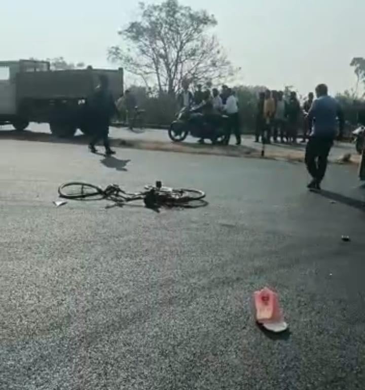 रांची : साइकिल से स्कूल जा रही बच्ची को ट्रक ने कुचला, मौके पर ही मौत