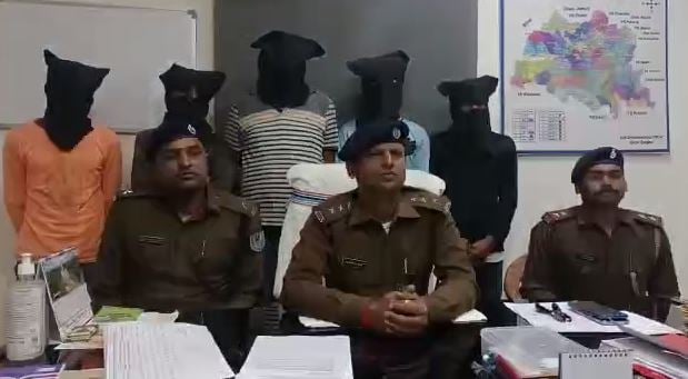 देवघर: पुलिस की बड़ी कार्रवाई, पांच ब्राउन शुगर कारोबारी गिरफ्तार