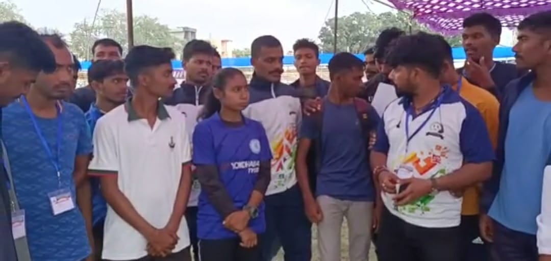 यहां दिख रहा वर्दी का अनोखा जुनून, बहाली से पहले ट्रेनिंग