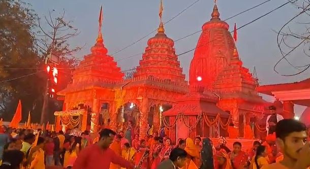 जमशेदपुर: राम मंदिर के तीसरे वर्षगांठ पर निकाली गई शोभायात्रा, पूर्व सीएम रघुवर दास सहित हजारों महिला श्रद्धालु हुई शामिल