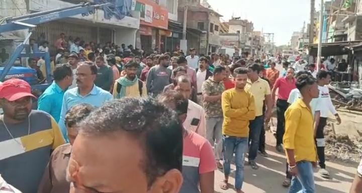 लोहरदगा : शादी समारोह में शामिल होने गए थे व्यवसायी, नहीं लौटे घर वापस, आज सुबह बीच सड़क मिला शव