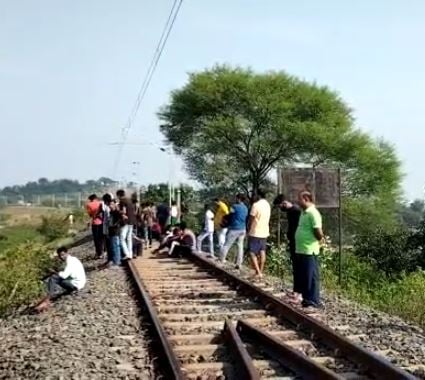 हत्या, हादसा या आत्महत्या! पुलिस कर रही जांच, रेलवे ब्रिज तक कैसे पहुंचाआयुष