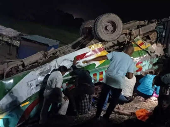 मध्यप्रदेश में सड़क हादसे में 15 लोगों की मौत, हादसे के बाद मुख्यमंत्री शिवराज सिंह चौहान पहुंचे घटनास्थल, जानिए कैसे हुआ हादसा