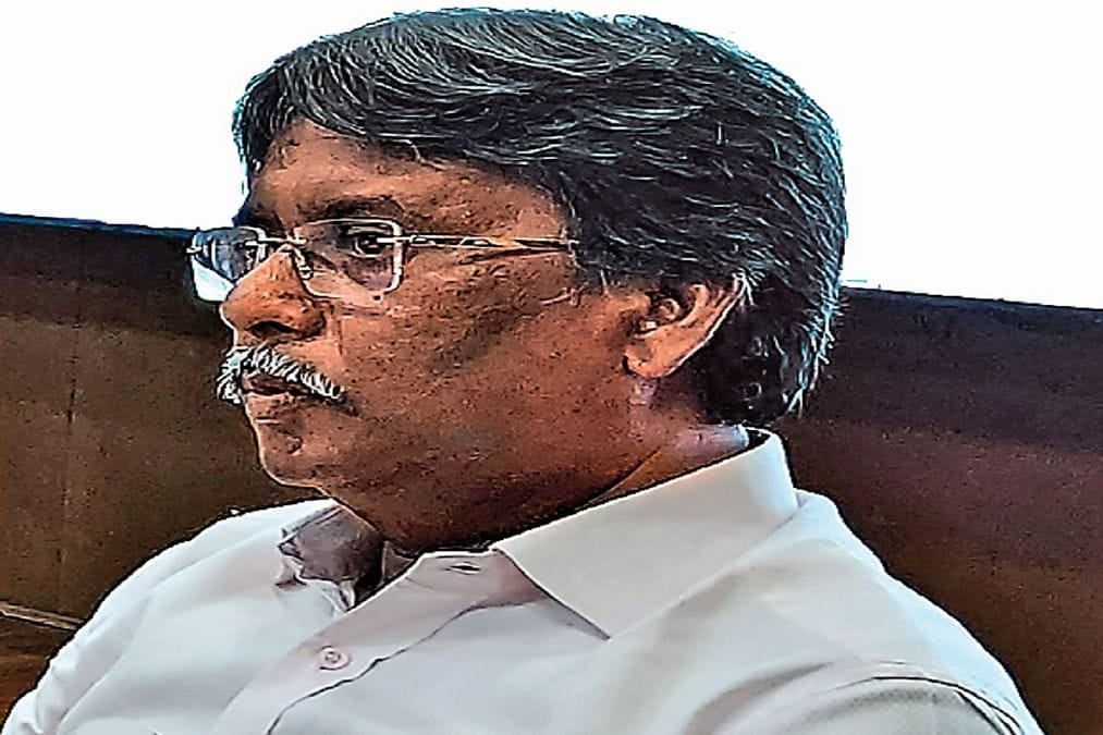 पूजा सिंघल के बाद वीरेंद्र राम ने विपक्ष को दे दिया सरकार पर हमला बोलने का मौका,जानिए कौन क्या कह रहा है