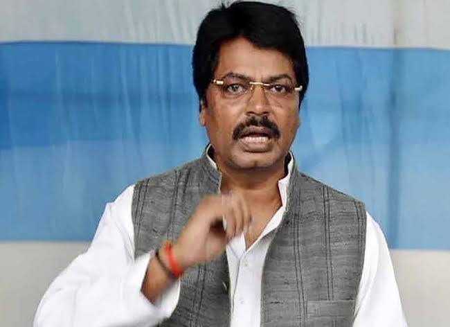 विधायक बेटी अम्बा प्रसाद के करीबी कार्यकर्ता के मर्डर के बाद गुस्से में उबल रहे पूर्व मंत्री और पिता योगेंद्र साहू का ऐलान, विधानसभा में उठेगा ये मामला