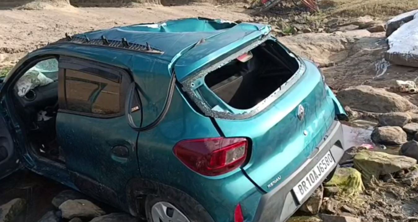 दुमका : बिहार से बासुकीनाथ धाम जा रहे थे लोग, गाड़ी दुर्घटनाग्रस्त, एक की मौत, एक गंभीर