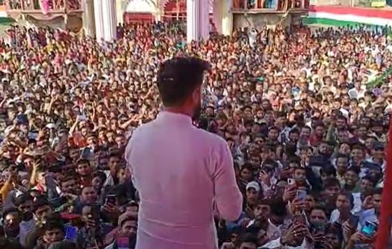 नवादा: बुधौली पहुंचे चिराग पासवान ने नीतीश सरकार पर जमकर बोला हमला, पूछा- बिहार के पिछड़ेपन का जिम्मेवार कौन?