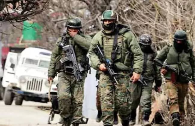कश्मीर में सुरक्षाबलों ने एक आतंकवादी को किया ढेर, पुलवामा में हुए कश्मीरी पंडित की हत्या में शामिल थे दहशतगर्द