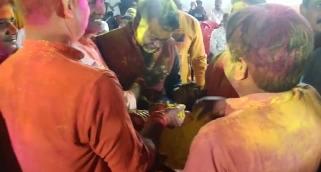 झलकुटाई के बहाने चेहरा चमकाने में लगे नेता, जानिए कब तक होते रहेंगे आयोजन