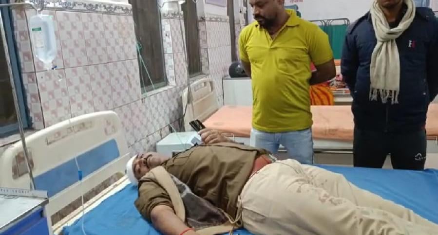 लाउडस्पीकर  को लेकर दो पक्षों में हुआ विवाद, मामला शांत कराने पहुंची टीम पर हमला, डीएसपी समेत तीन पुलिसकर्मी जख्मी