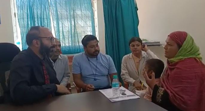 रिम्स के प्रसिद्ध चिकित्सक की टीम पहुंची गुमला, मिर्गी और लकवा के मरीजों के लिए लगाया गया विशेष कैंप