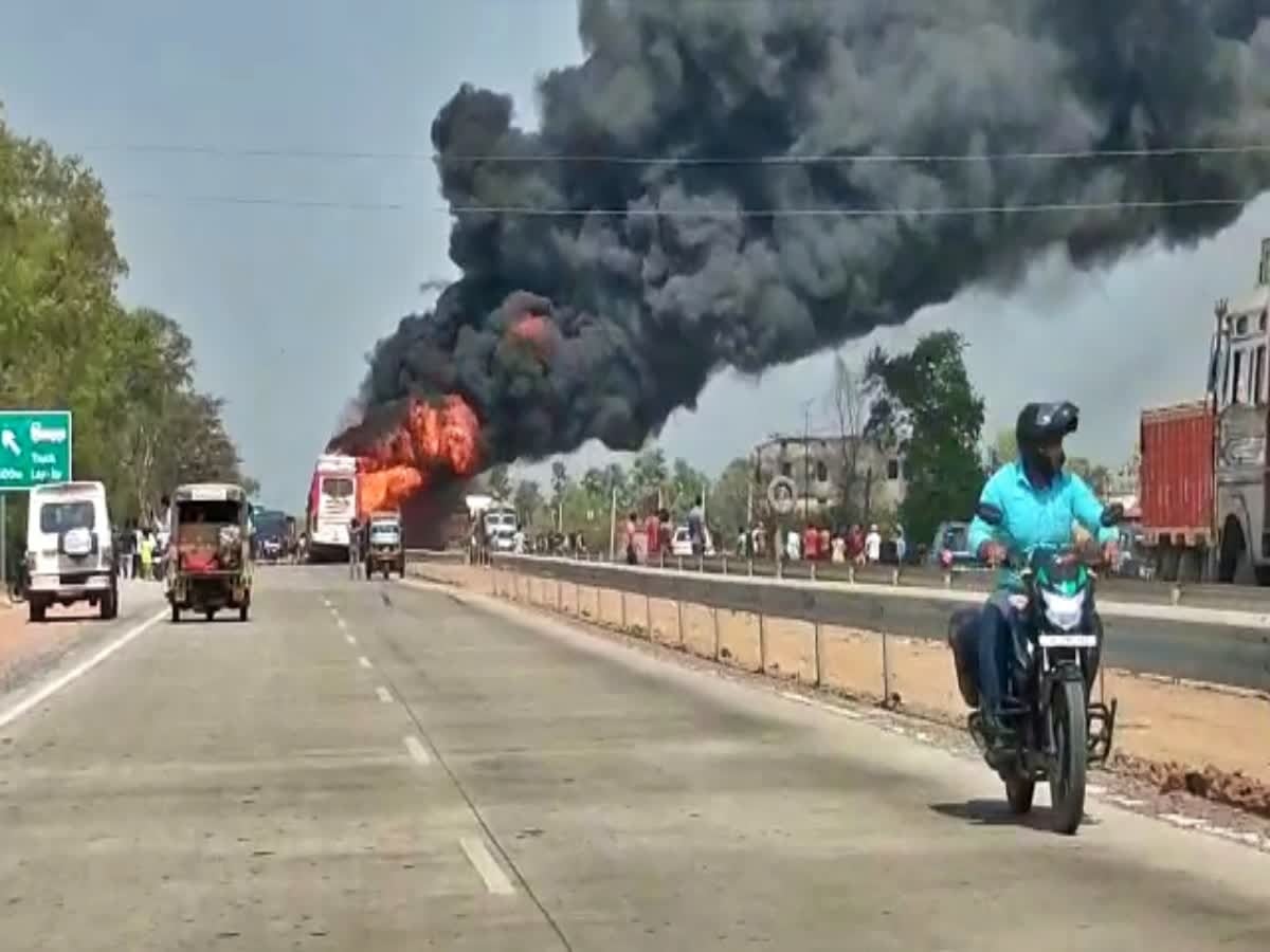 नवादा में चलती बस में लगी भीषण आग, जानिए यात्रियों ने कैसे बचाई जान