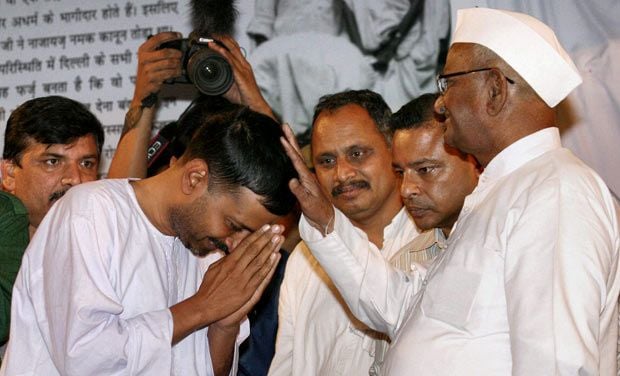 जिसे बताया था देश का सबसे भ्रष्ट नेता और अब उसी लालू के बचाव में उतरे अरविंद केजरीवाल, जानिये तब और अब के केजरीवाल का अंतर