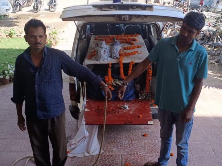 शराब तस्करी का नया तरीका जिसे सुन आप भी रह जाएगें हैरान, झारखंड से मुजफ्फरपुर जा रही थी खेप