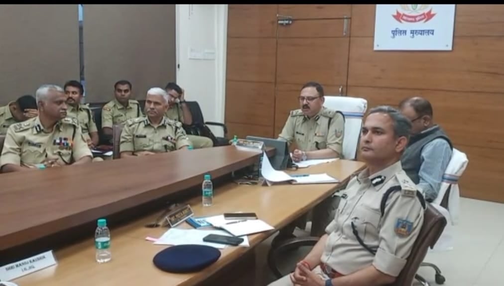कुख्यात अपराधियों को अभियान चलाकर भेजें जेल, लंबित कांडों का जल्द करें निष्पादन, नहीं तो.... जानिए डीजीपी ने क्या कहा