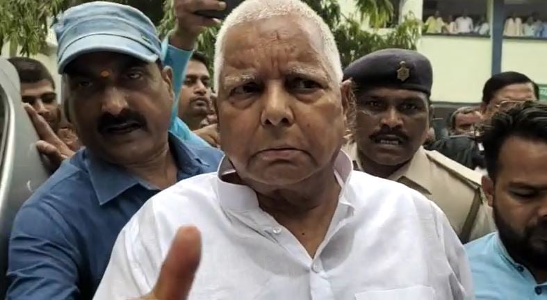 राबड़ी के बाद अब लालू यादव पर CBI का शिकंजा, दिल्ली में मीसा भारती के घर पहुंची सीबीआई, लालू यादव से करेगी पूछताछ