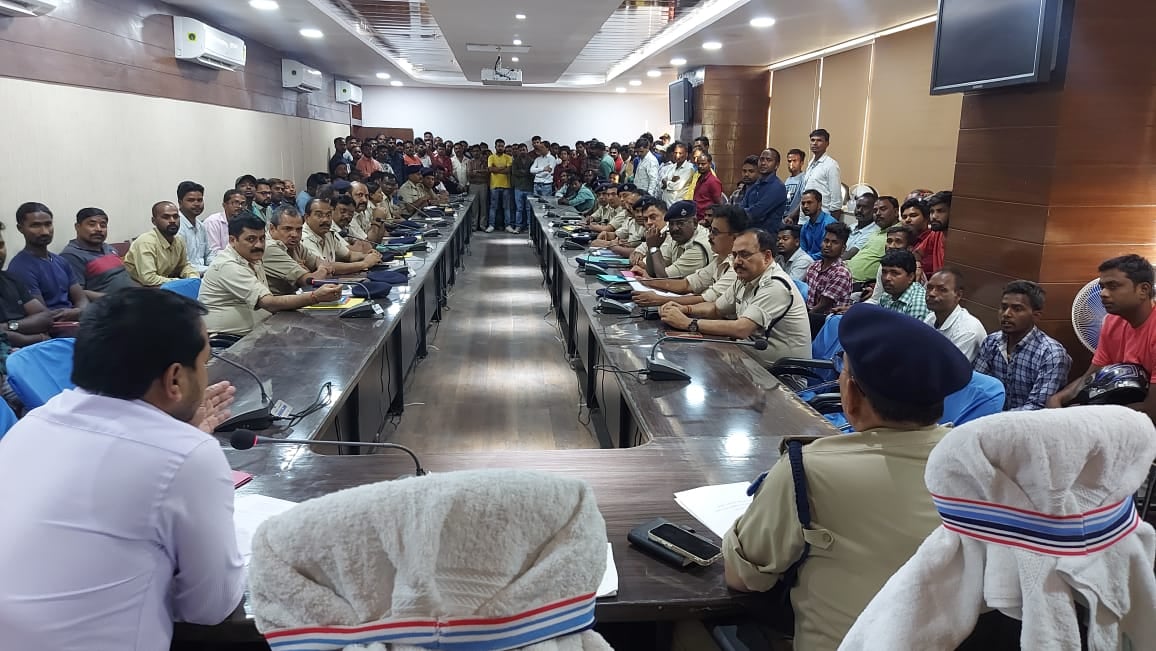 डीजे या लाउडस्पीकर में अश्लील गाना बजा, तो फिर पर्व मनेगा हाजत में, जानिए रांची जिला प्रशासन ने किसे और क्यों दी चेतावनी