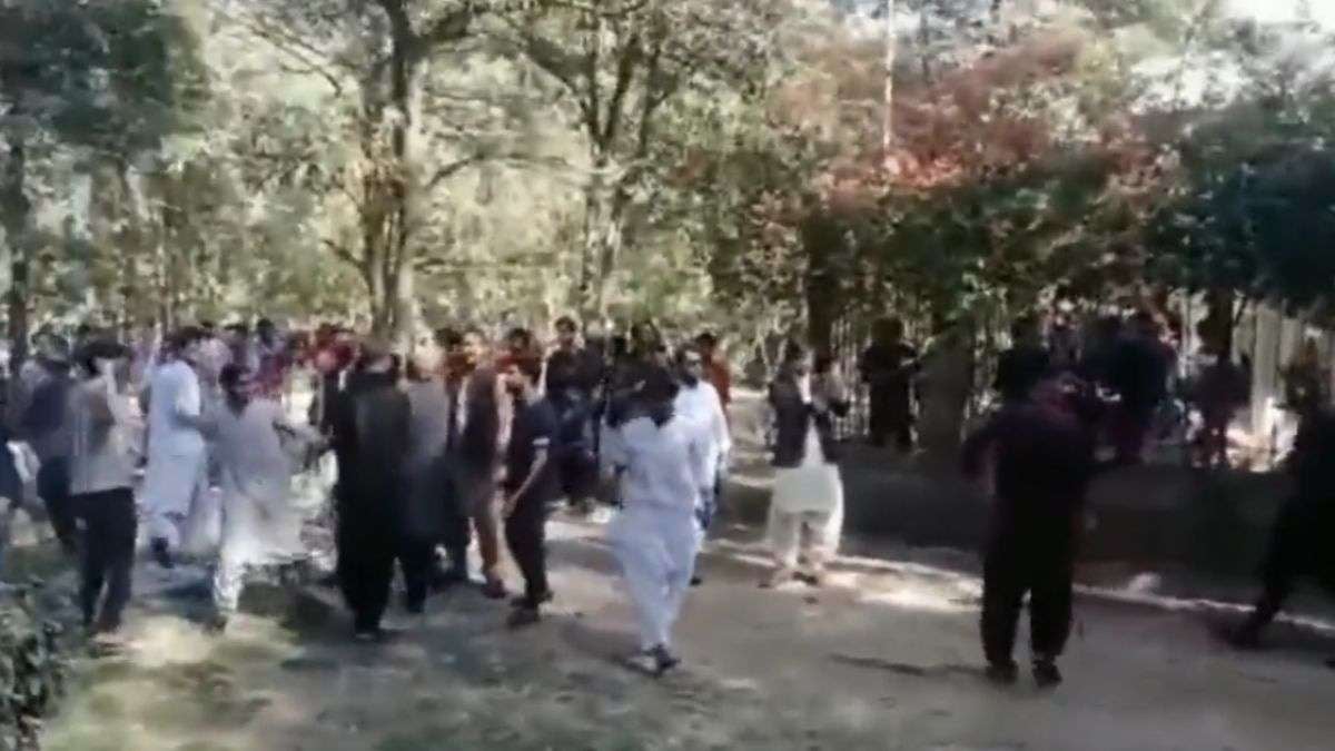 कंगाल पाकिस्तान में एक नया कारनामा, होली मना रहे हिंदू छात्रों पर किया हमला, कई घायल, पुलिस रही मूकदर्शक