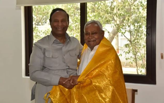 पटना पहुंचे डीएमके नेता टीआर बालू, सीएम नीतीश को दिया बिहारी मजदूरों की सुरक्षा का भरोसा