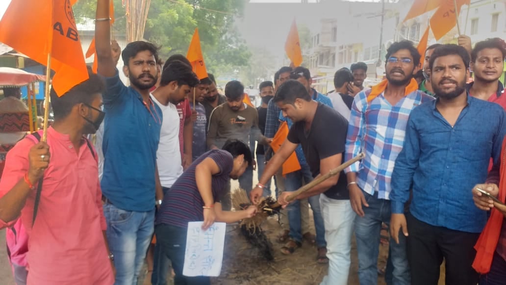 हेमंत सरकार का पुतला दहन