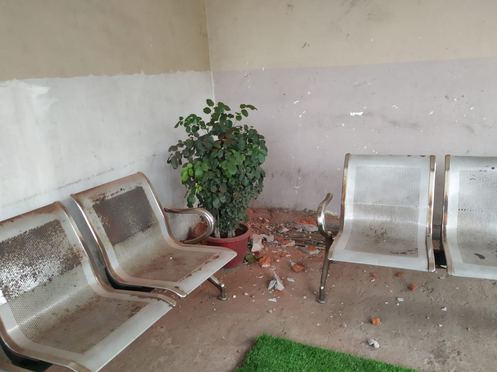 धनबाद के सिटी सेंटर में चमके हथियार, हुई मारपीट, जानिए क्यों बिल्डर के लोगों ने चमकाया हथियार