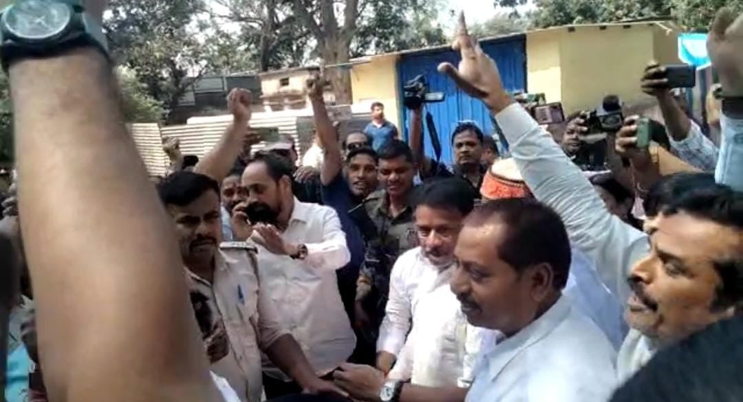 जमशेदपुर में भाजपा और कांग्रेस पार्टी के समर्थकों के बीच भिड़ंत, विद्युत वरण महतो के साथ की गई धक्का-मुक्की