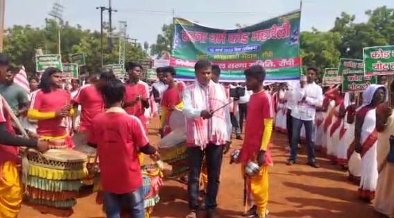 सरनाधर्म महारैली में कुड़मी को आदिवासी घोषित करने का विरोध, देखिये कुड़मी को आदिवासी कहने पर सरना धर्म गुरु बंधन तिग्गा की प्रतिक्रिया