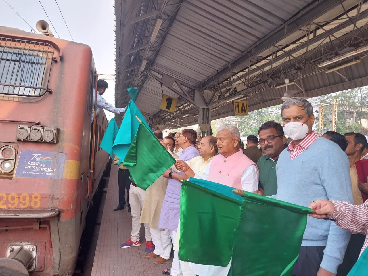 धनबाद- पटना इंटरसिटी एक्सप्रेस आज से सातों दिन, सांसद ने दिखाई हरी झंडी