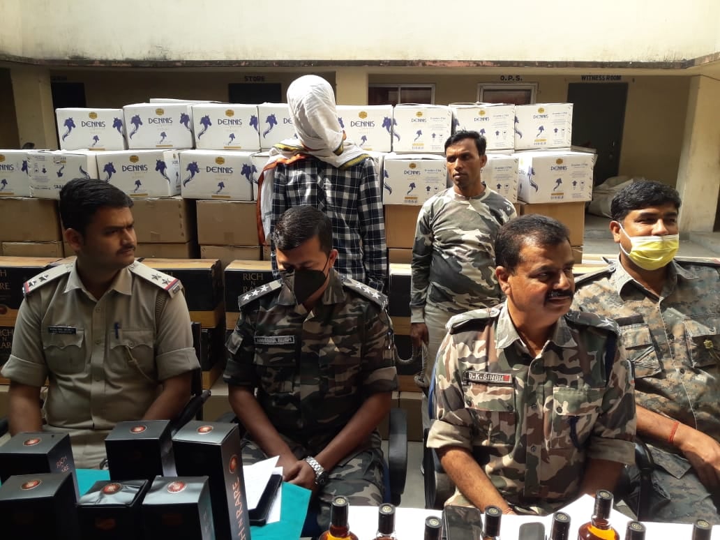 बिस्कुट पेटियों से भरा था ट्रक, जैसे ही खोला भरी मिली शराब की बोतलें, बिहार पहुंचाने का था इरादा