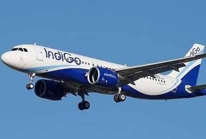 सिगरेट की तलब ऐसी की उड़ती हवाई जहाज में करने लगा स्मोकिंग,पहुंचा जेल