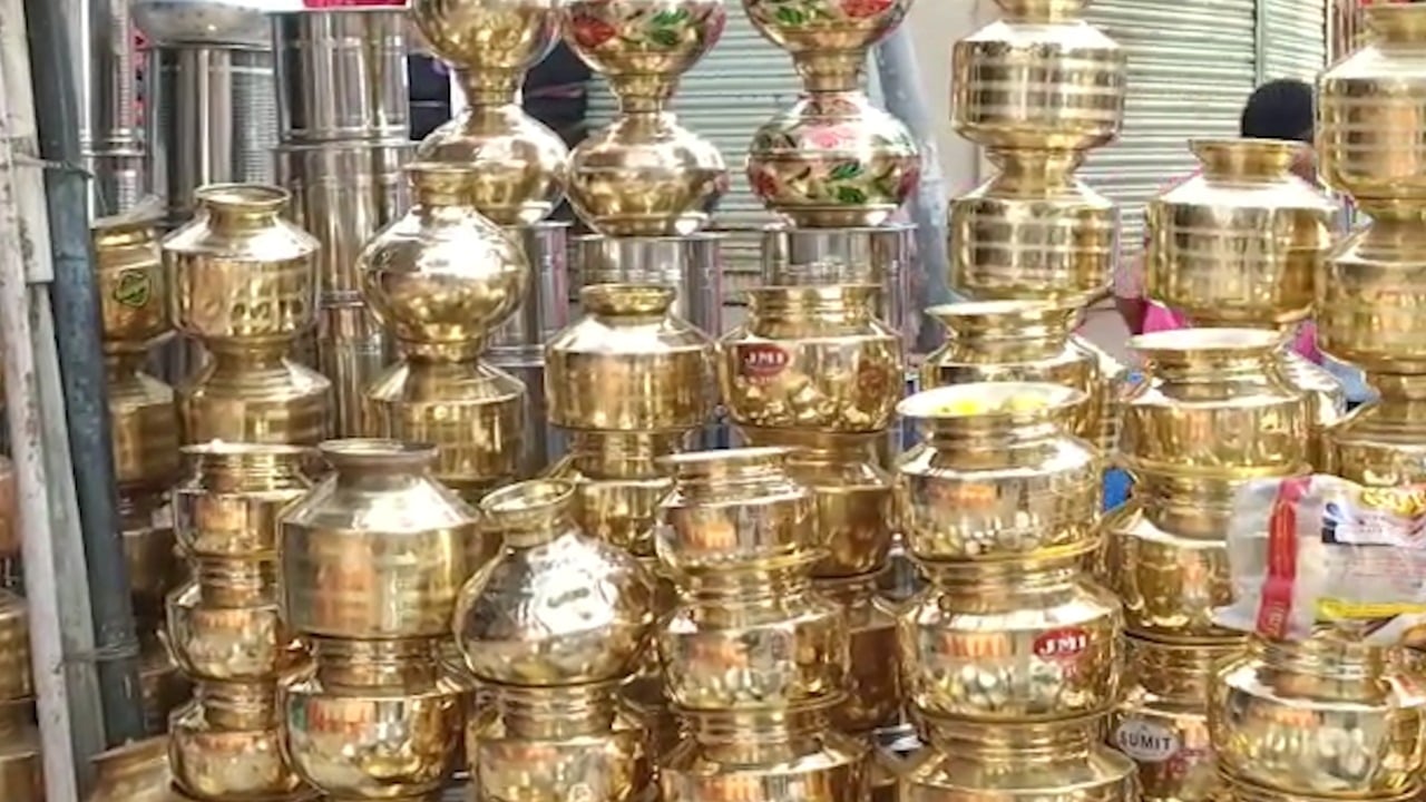 सज गए धनतेरस के बाजार, उत्साह पर भारी महंगाई