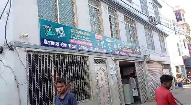 देवघर : प्रसिद्ध चिकित्सक दंपति सर्जन कुमार गौरव और गाइनिकॉलजिस्ट नेहा प्रिया के ठिकानों पर आईटी की जांच