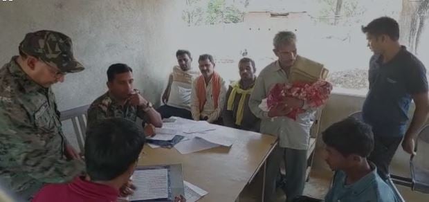 आरोपी को पकड़ने गयी पुलिस ने सो रहे चार दिन के मासूम को पैर से कुचला, मौत, ग्रामीणों में आक्रोश