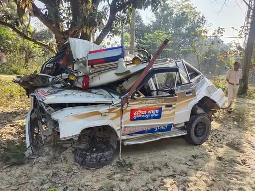 मुजफ्फरपुर में चोरी कर भाग रहे कंटेनर चालक ने पुलिस की गाड़ी को रौंदा, एक हवलदार की मौत, दूसरा जवान गंभीर घायल