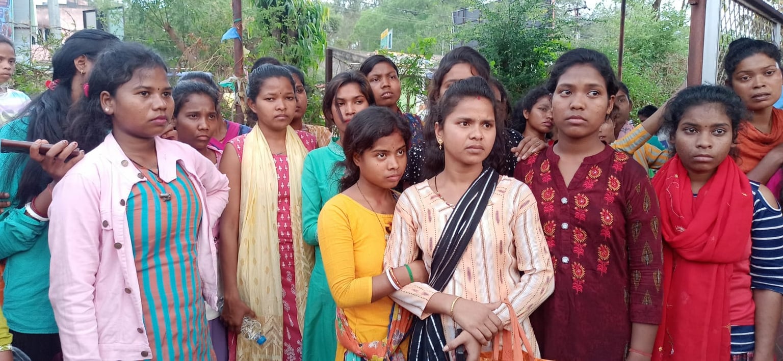 दुमका में कौशल विकास योजना का हाल बेहाल, प्रशिक्षण प्राप्त कर रही छात्राओं को नहीं मिल रहा भोजन पानी