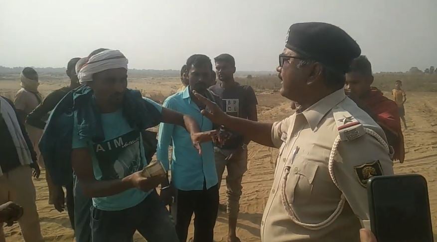 गया में बालू माफियाओं की दबंगई, छापेमारी करने गई पुलिस टीम पर किया हमला, तीन गिरफ्तार