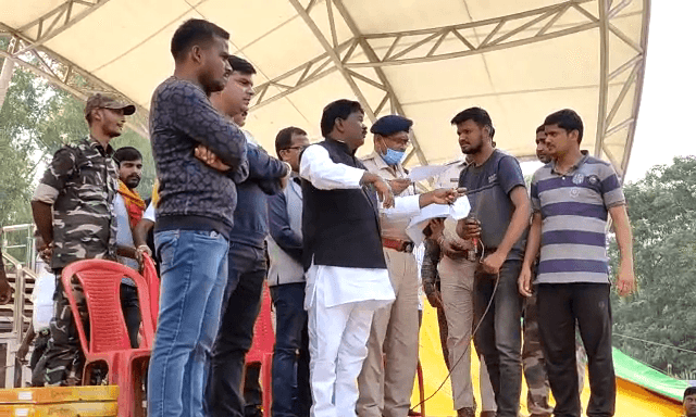 सहायक पुलिस कर्मियों का 38 दिनों का आंदोलन समाप्त, मांग पूरी करने के लिए सरकार को 60 दिन का दिया समय