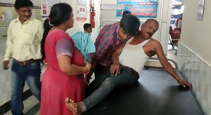 दुमका : मामूली विवाद में दो पक्षों में जमकर मारपीट, एक घायल