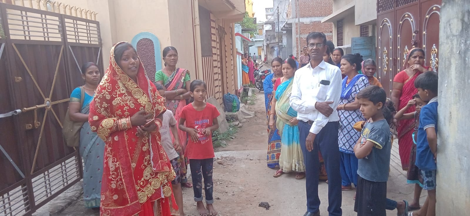 कतरास में हाई वोल्टेज ड्रामा- बीस दिन ससुराल में रही ,बिना कुछ कहे गहना -जेवर ले चली गई मायके ,अब दे रही धरना